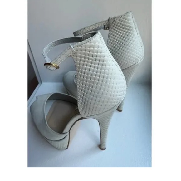 Steve Madden Peep Toe High Heels Off White Textured Platform Stilettos 71/2 - Picture 4 of 8